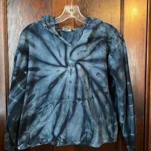 Cropped Tie-Dye Hoodie
